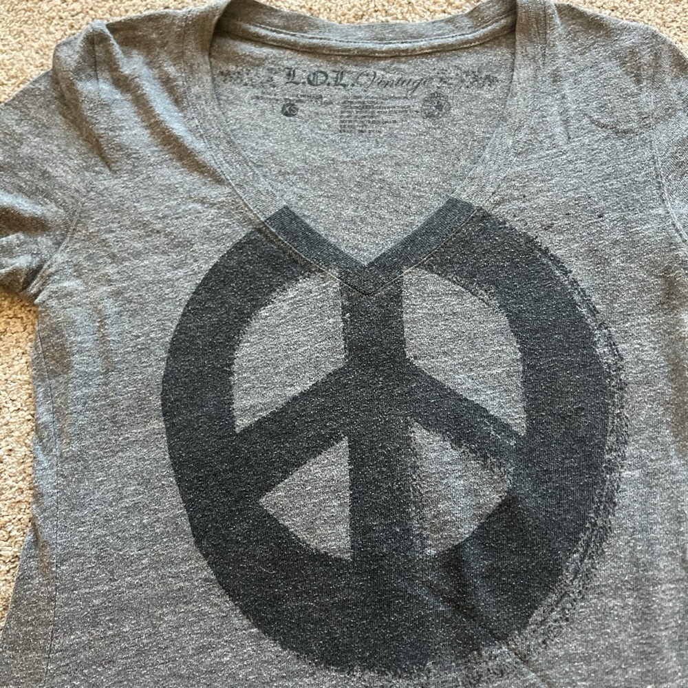 Washed out gray V-neck ☮️T-shirt